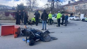 Erzincan’da Otomobil ile Motosiklet Çarpıştı: Sürücü Yaralandı