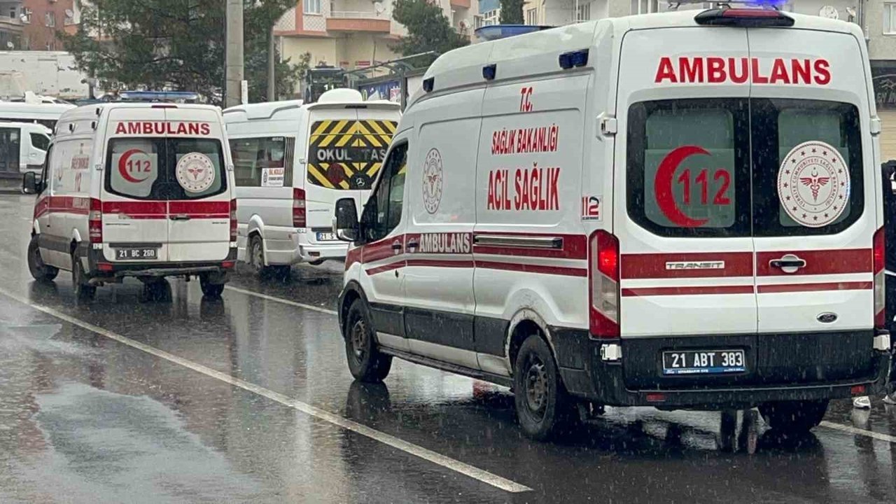 Esnaf Kavgası: Silah, Bıçak ve Taşların Kullanıldığı Olayda 3 Kişi Yaralandı
